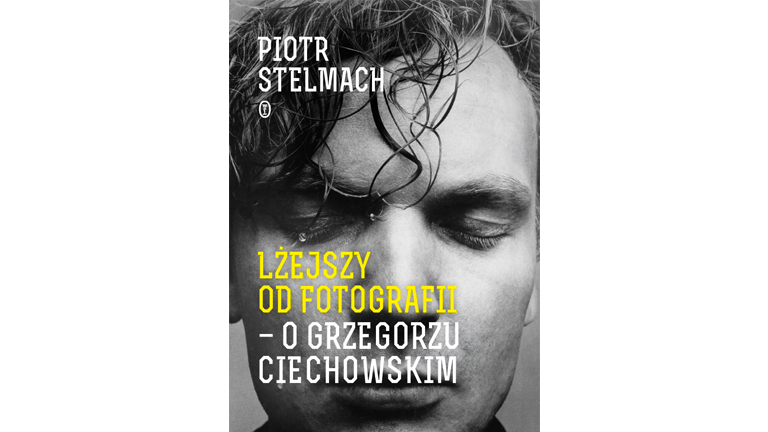 „Lżejszy od fotografii – o Grzegorzu Ciechowskim” Piotr Stelmach [RECENZJA]
